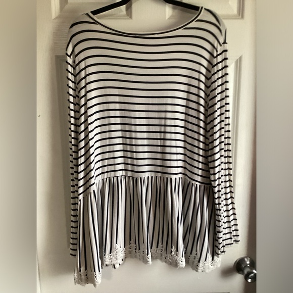 Suzanne Betro 2x navy and white striped slowly with lace detail on bottom - Picture 5 of 5